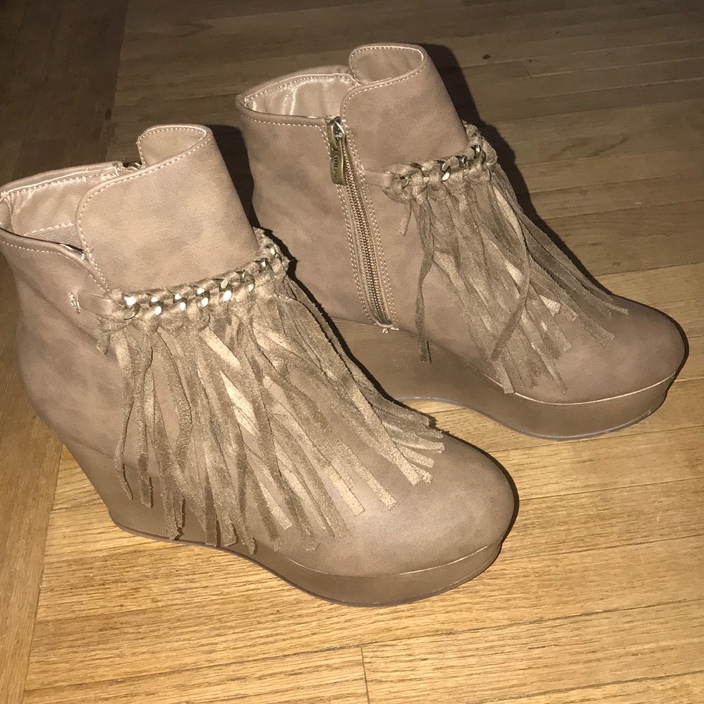 FRINGE BOOTIES SIZE 8 WEDGES NWB